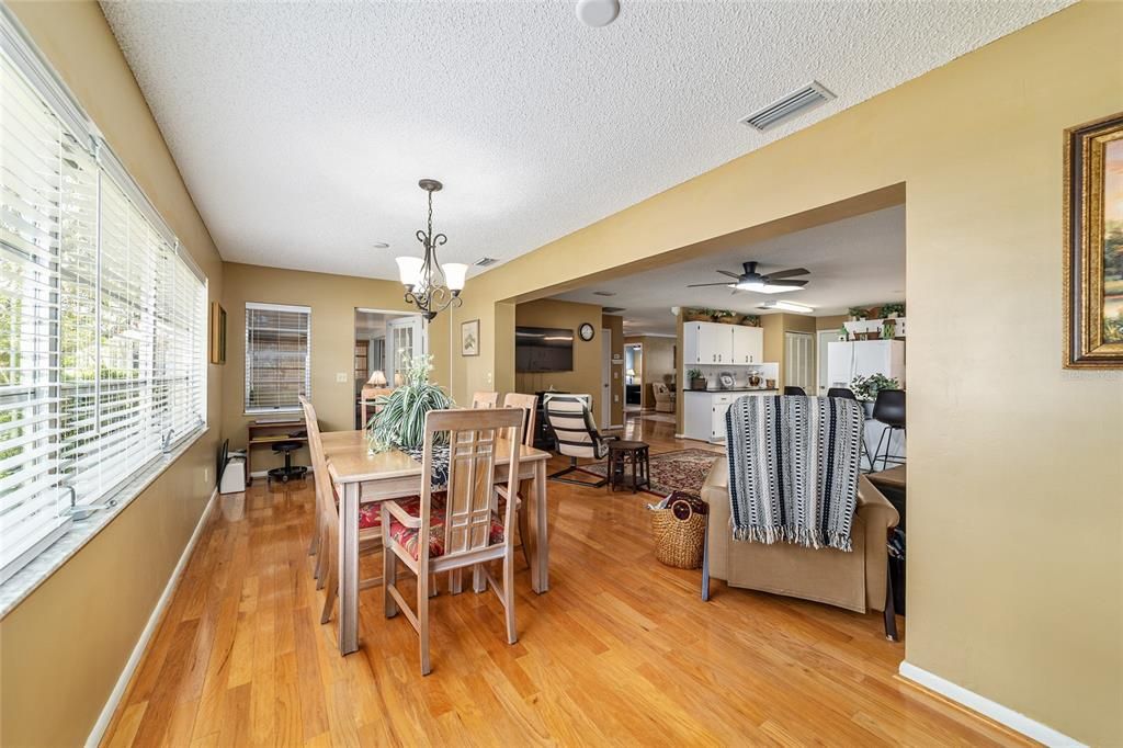 For Sale: $225,000 (2 beds, 2 baths, 1688 Square Feet)