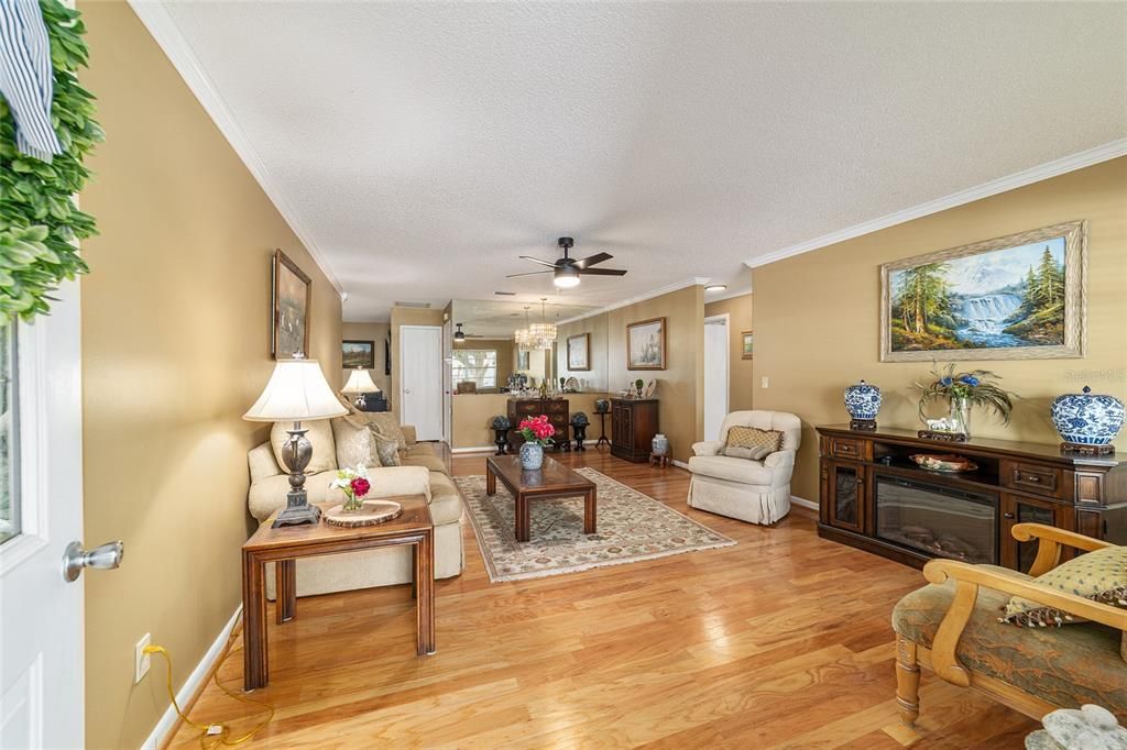 For Sale: $225,000 (2 beds, 2 baths, 1688 Square Feet)