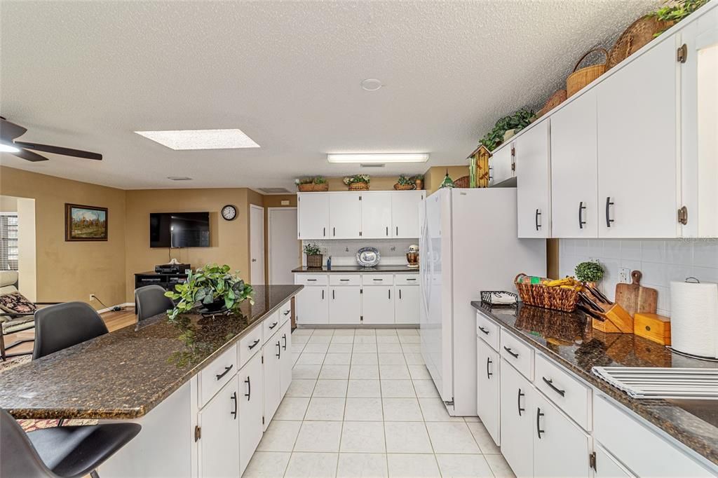 For Sale: $225,000 (2 beds, 2 baths, 1688 Square Feet)