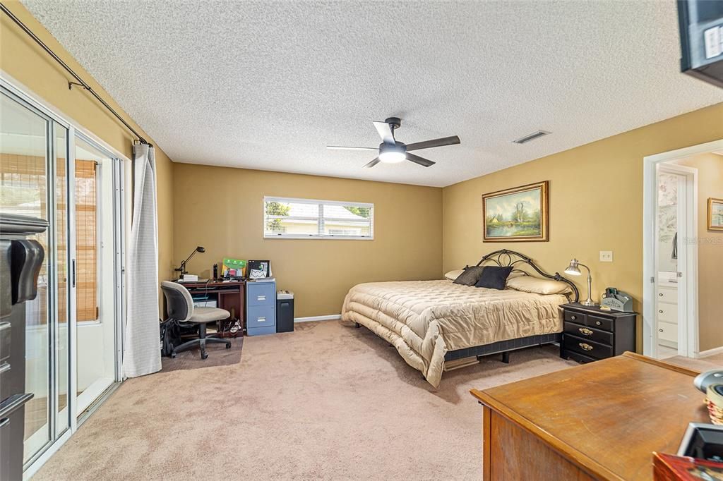 For Sale: $225,000 (2 beds, 2 baths, 1688 Square Feet)