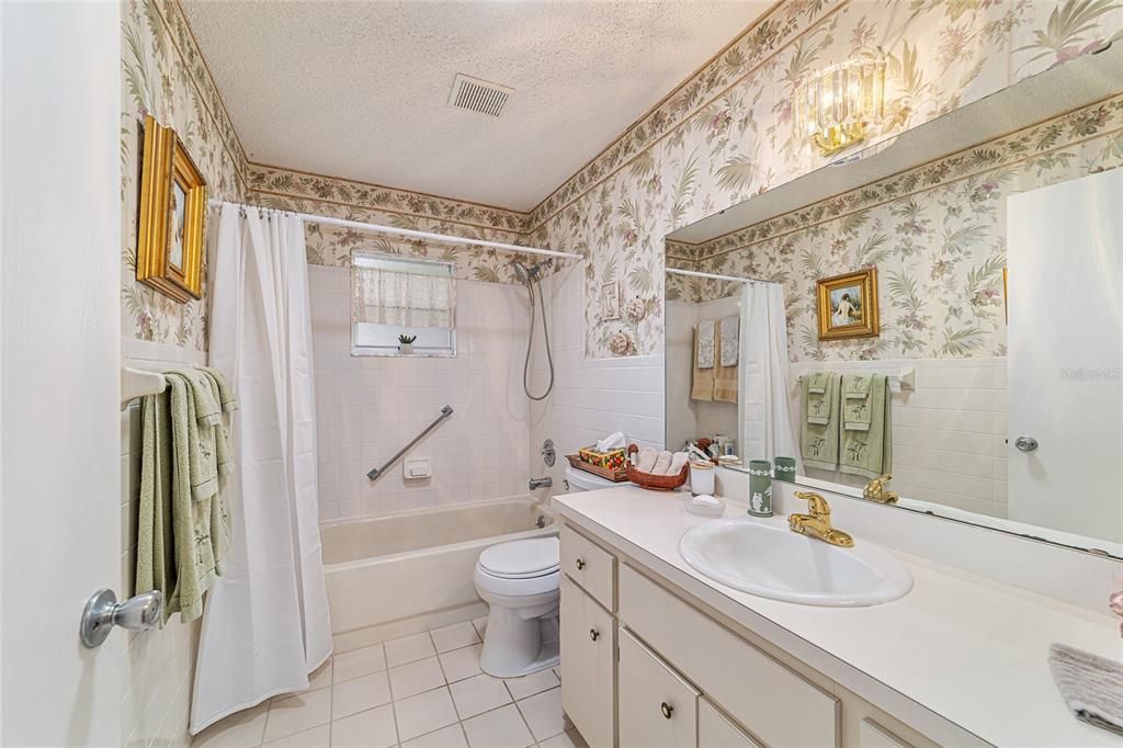 For Sale: $225,000 (2 beds, 2 baths, 1688 Square Feet)