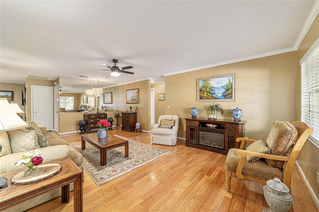 For Sale: $225,000 (2 beds, 2 baths, 1688 Square Feet)