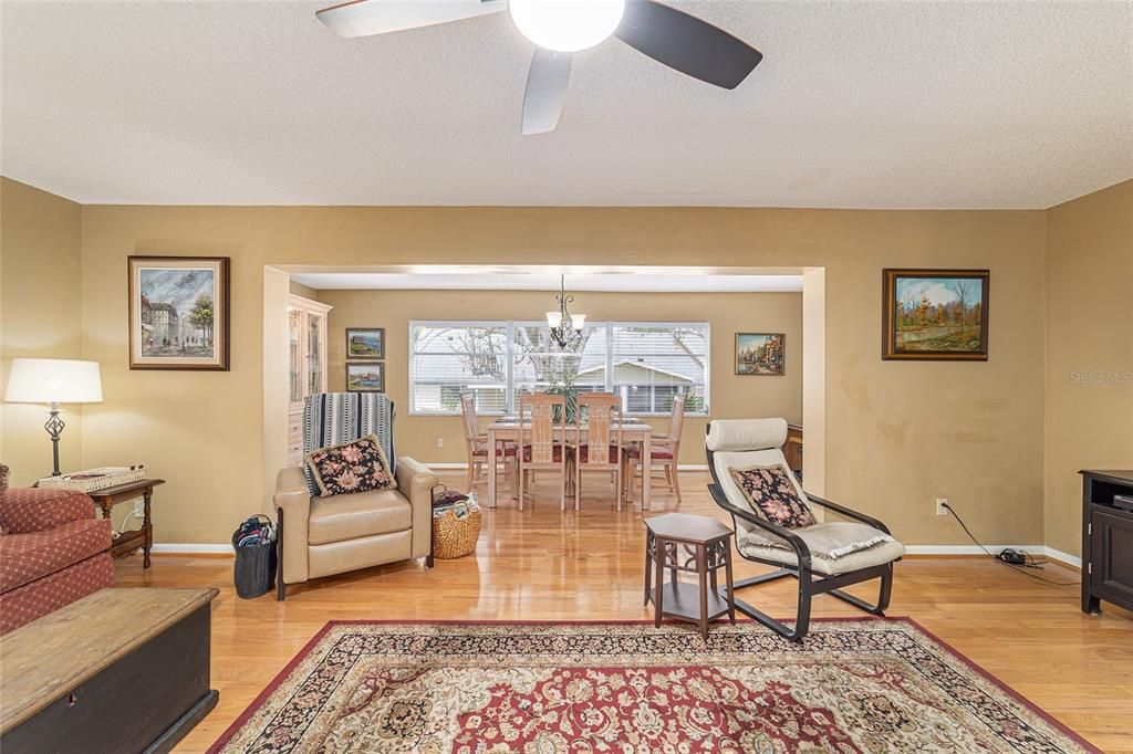 For Sale: $225,000 (2 beds, 2 baths, 1688 Square Feet)