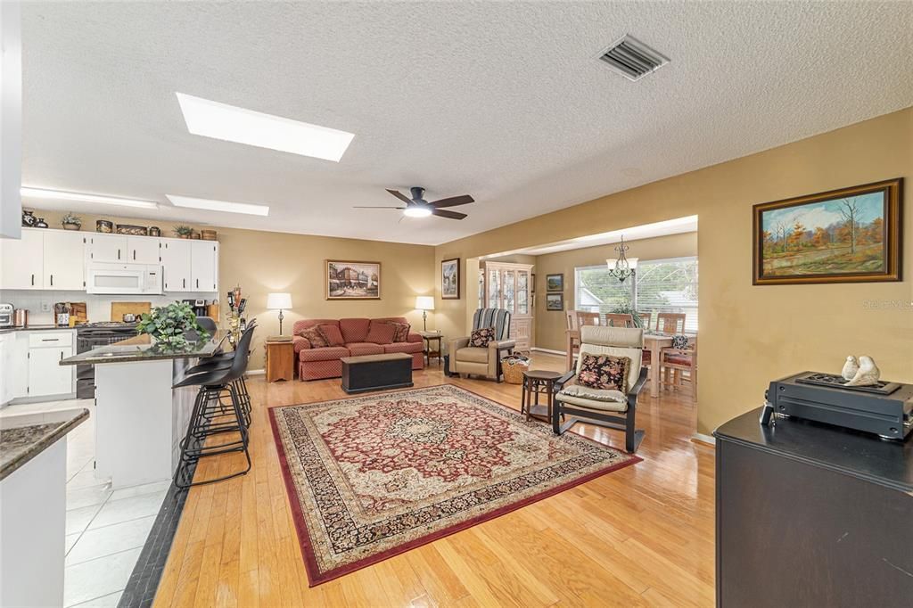 For Sale: $225,000 (2 beds, 2 baths, 1688 Square Feet)