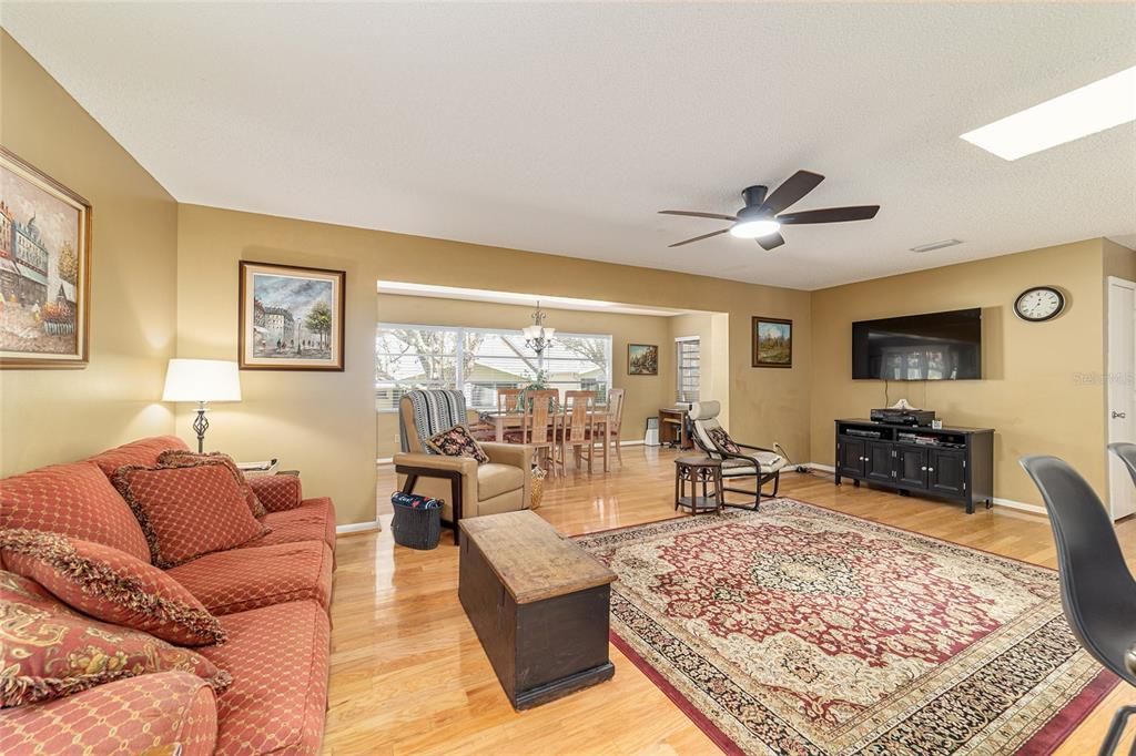 For Sale: $225,000 (2 beds, 2 baths, 1688 Square Feet)