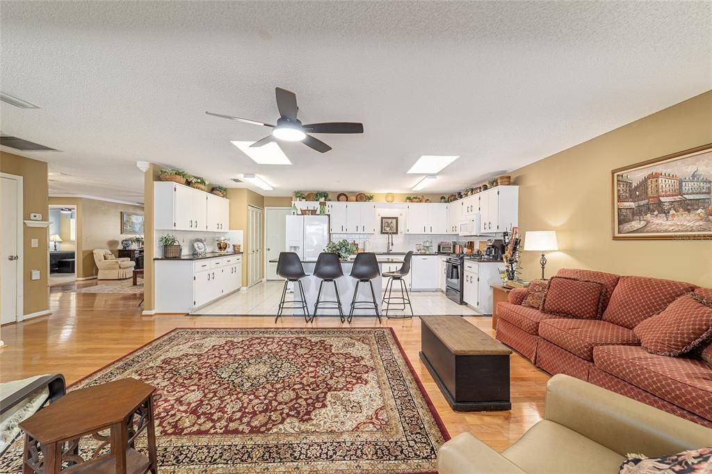 For Sale: $225,000 (2 beds, 2 baths, 1688 Square Feet)