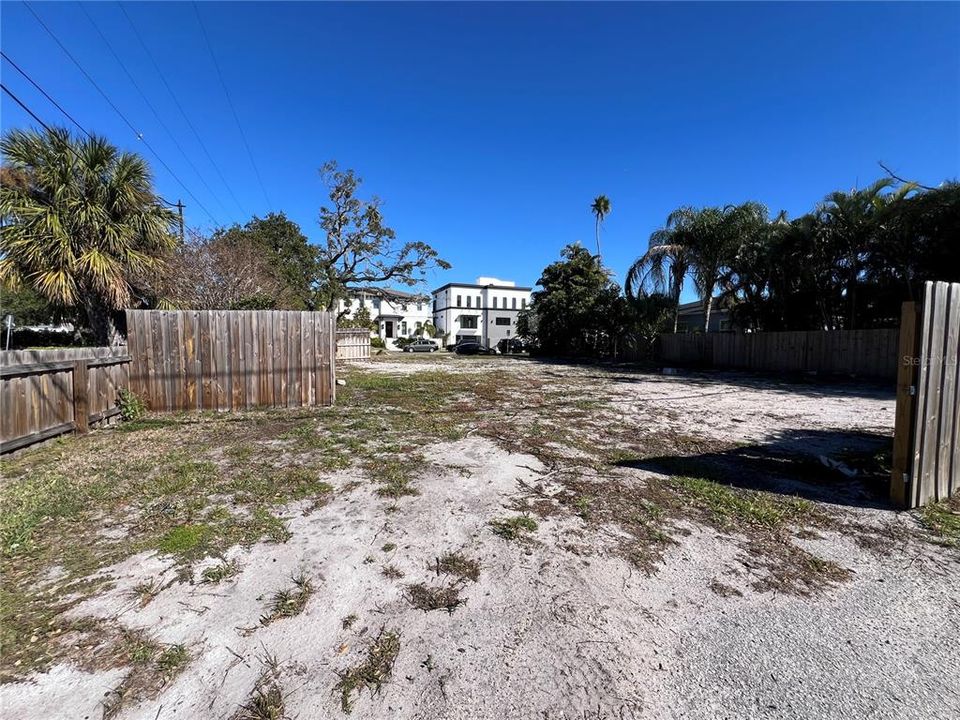 En Venta: $849,000 (0.17 acres)