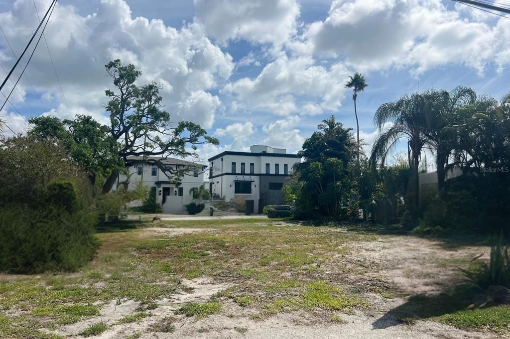 En Venta: $849,000 (0.17 acres)