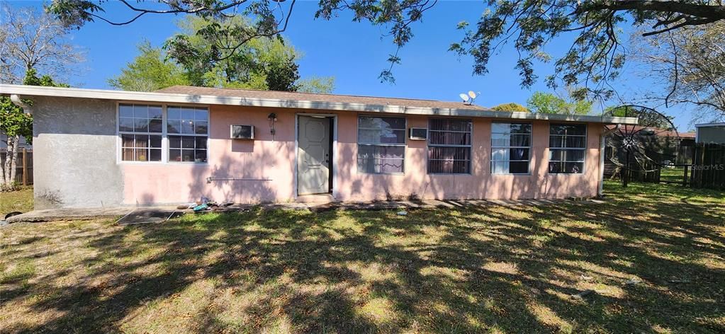 Activo con contrato: $180,000 (4 camas, 2 baños, 1600 Pies cuadrados)