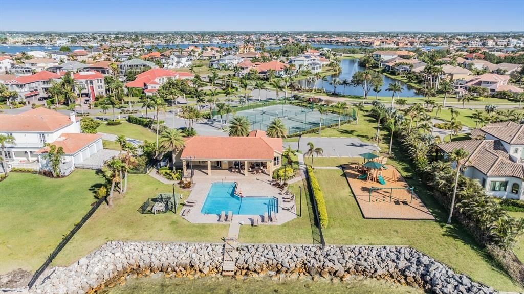 Activo con contrato: $930,000 (5 camas, 5 baños, 3463 Pies cuadrados)