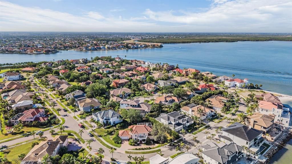 Activo con contrato: $930,000 (5 camas, 5 baños, 3463 Pies cuadrados)