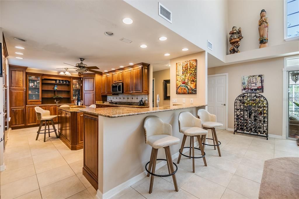 Activo con contrato: $930,000 (5 camas, 5 baños, 3463 Pies cuadrados)