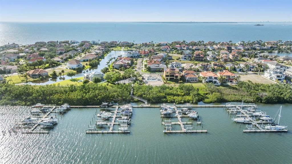 Activo con contrato: $930,000 (5 camas, 5 baños, 3463 Pies cuadrados)