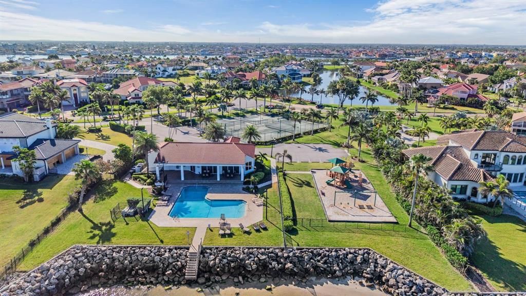Activo con contrato: $930,000 (5 camas, 5 baños, 3463 Pies cuadrados)