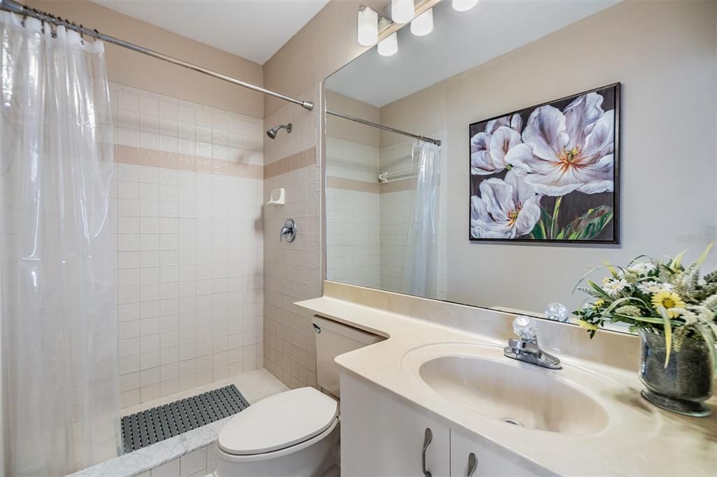 Activo con contrato: $930,000 (5 camas, 5 baños, 3463 Pies cuadrados)
