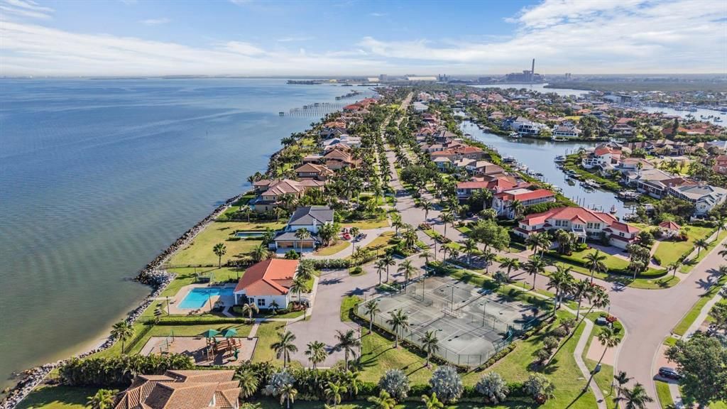 Activo con contrato: $930,000 (5 camas, 5 baños, 3463 Pies cuadrados)