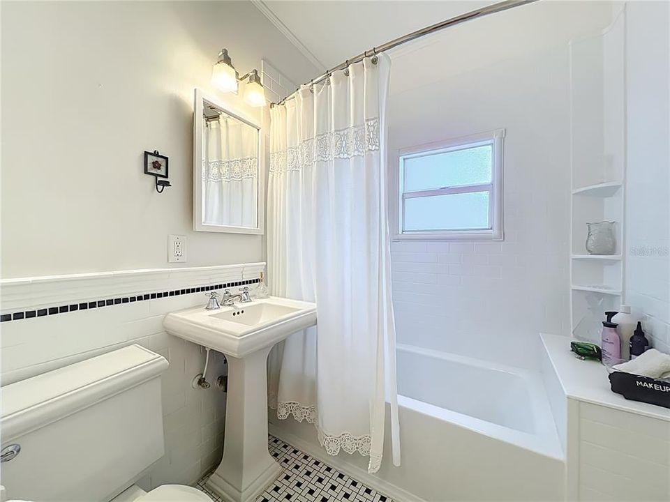 For Sale: $659,000 (3 beds, 2 baths, 1784 Square Feet)