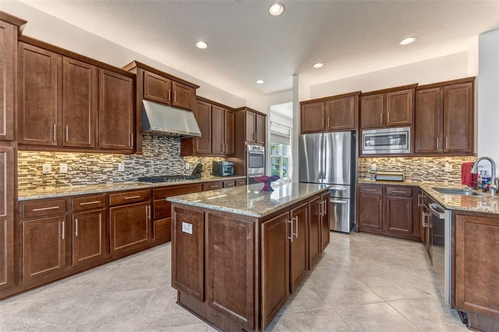 For Sale: $935,000 (3 beds, 3 baths, 3186 Square Feet)