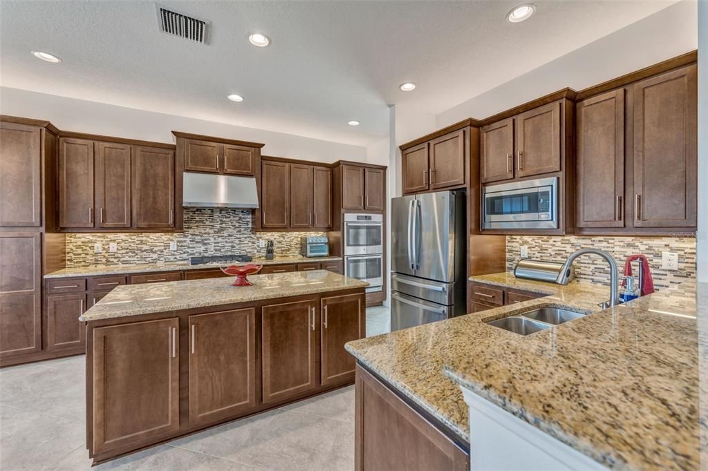 For Sale: $935,000 (3 beds, 3 baths, 3186 Square Feet)