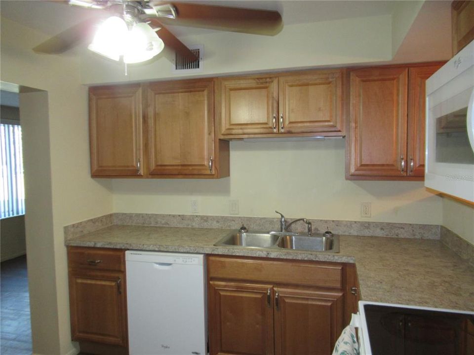 For Rent: $1,500 (2 beds, 1 baths, 1100 Square Feet)