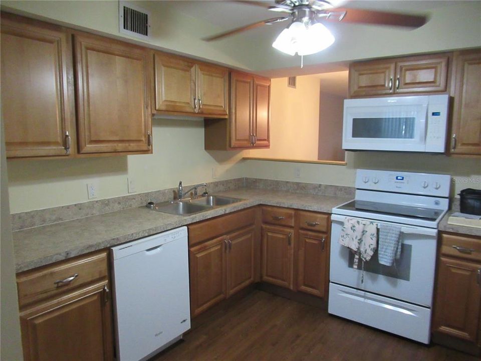For Rent: $1,500 (2 beds, 1 baths, 1100 Square Feet)