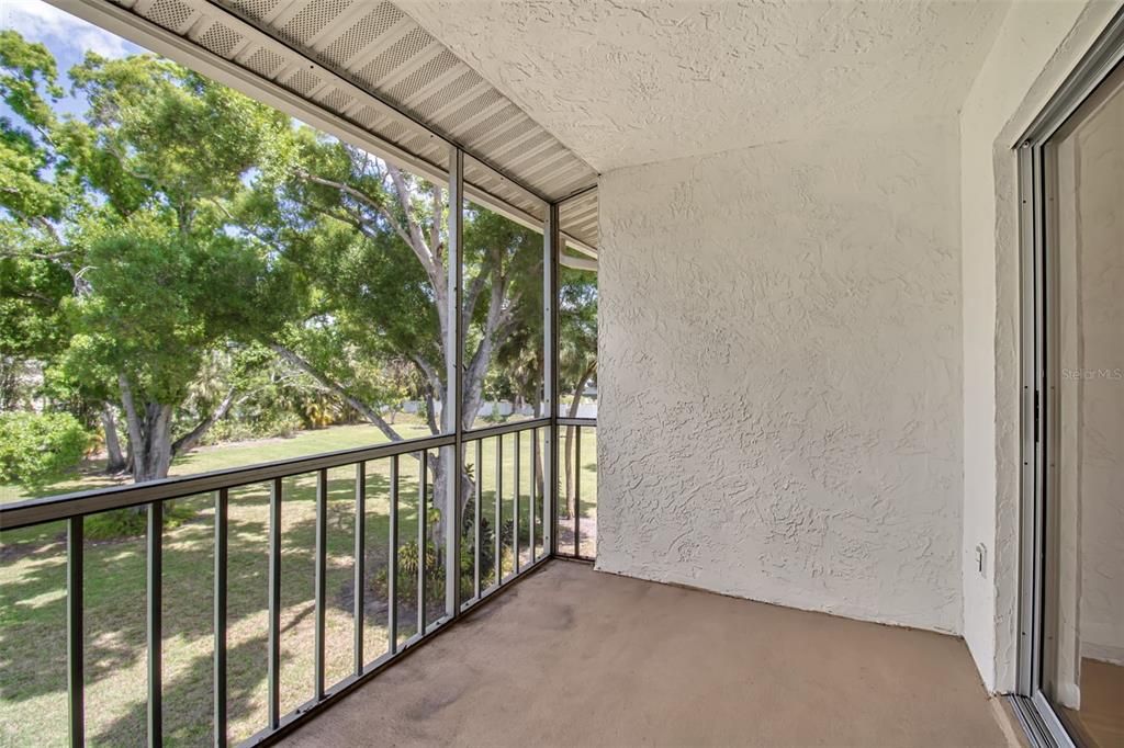 Active With Contract: $154,900 (2 beds, 2 baths, 978 Square Feet)