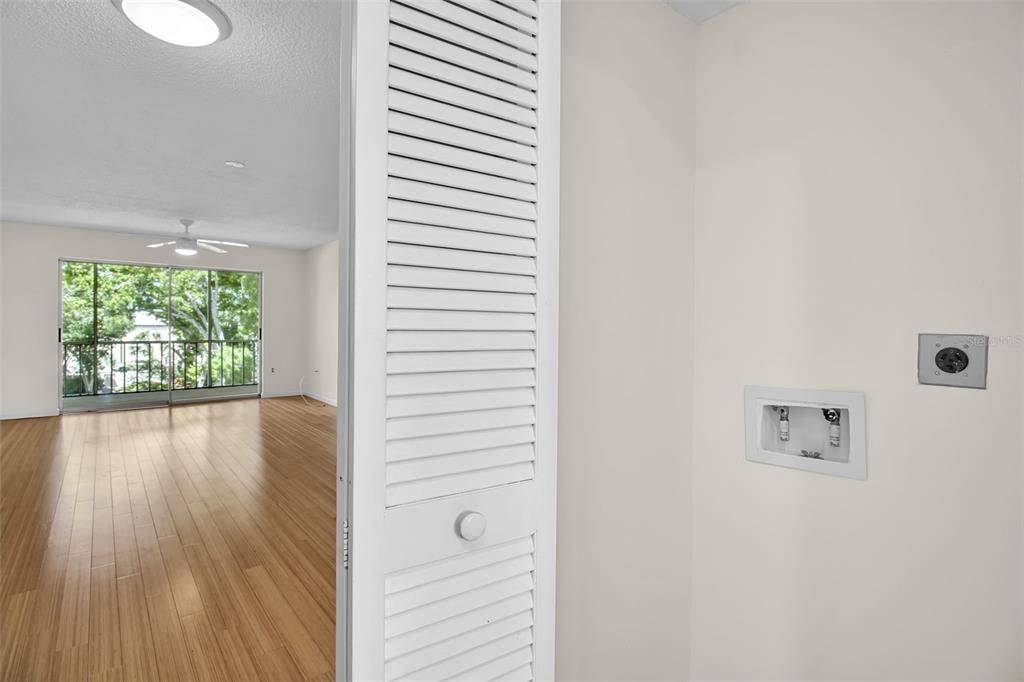 Active With Contract: $154,900 (2 beds, 2 baths, 978 Square Feet)