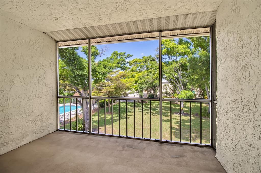 Active With Contract: $154,900 (2 beds, 2 baths, 978 Square Feet)