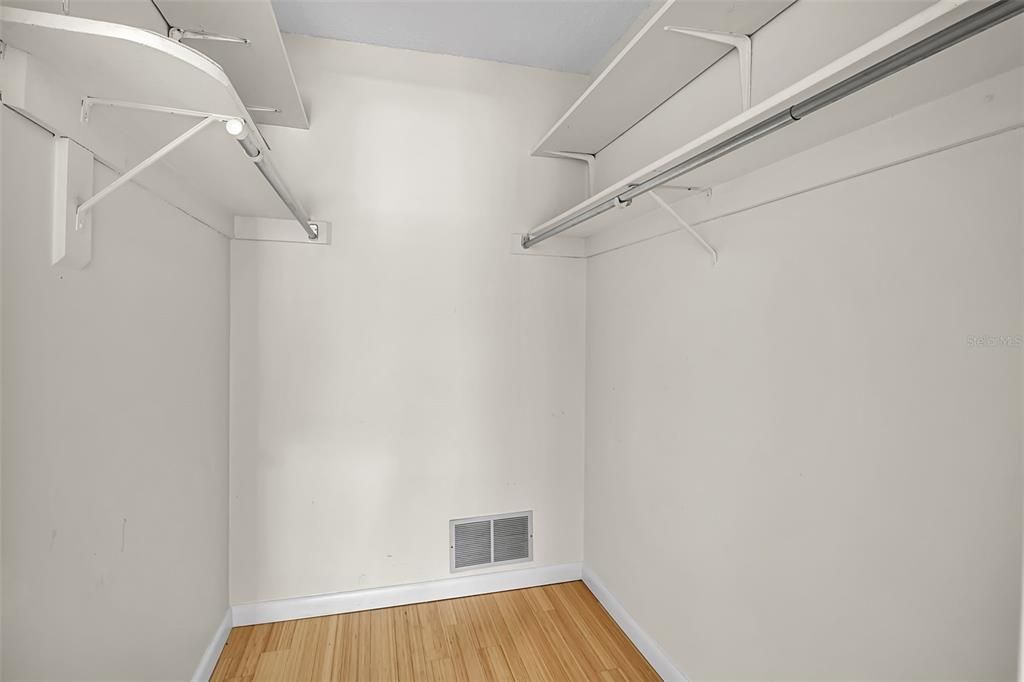 Active With Contract: $154,900 (2 beds, 2 baths, 978 Square Feet)