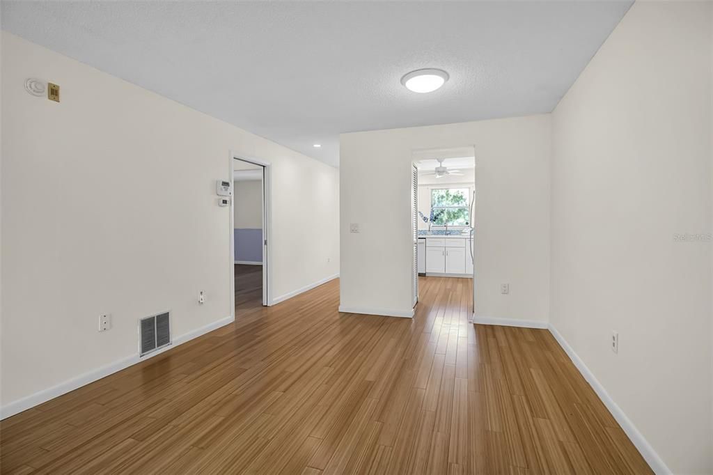 Active With Contract: $154,900 (2 beds, 2 baths, 978 Square Feet)