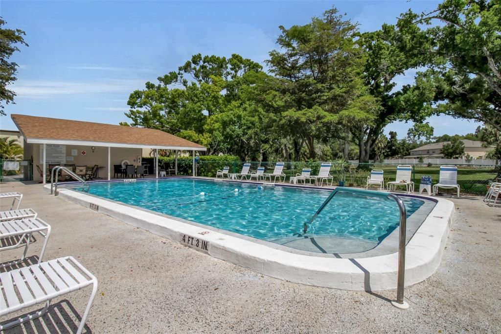 Active With Contract: $154,900 (2 beds, 2 baths, 978 Square Feet)