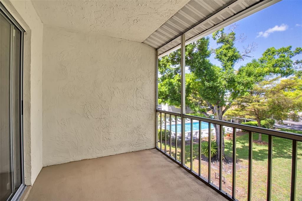 Active With Contract: $154,900 (2 beds, 2 baths, 978 Square Feet)