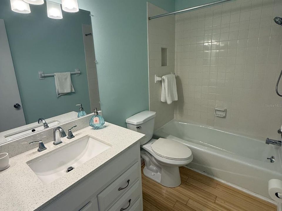 Active With Contract: $154,900 (2 beds, 2 baths, 978 Square Feet)