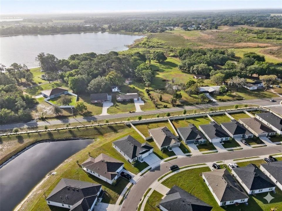Activo con contrato: $325,000 (3 camas, 2 baños, 1941 Pies cuadrados)