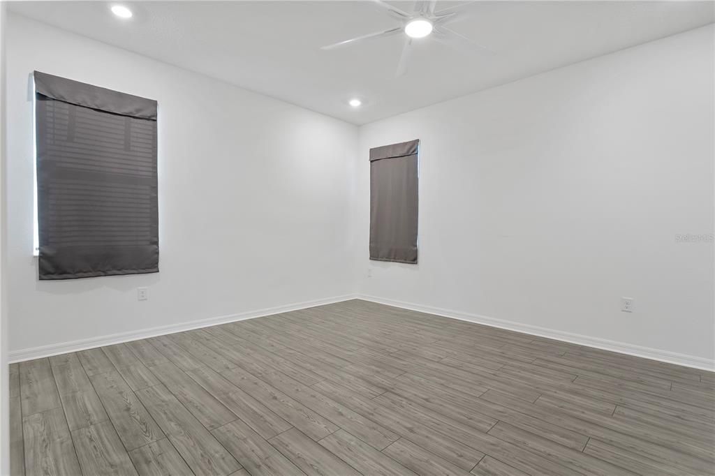 Activo con contrato: $325,000 (3 camas, 2 baños, 1941 Pies cuadrados)