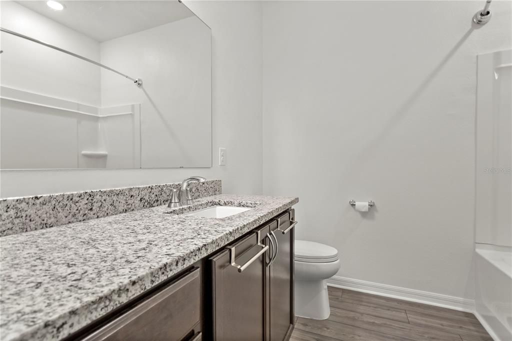 Activo con contrato: $325,000 (3 camas, 2 baños, 1941 Pies cuadrados)