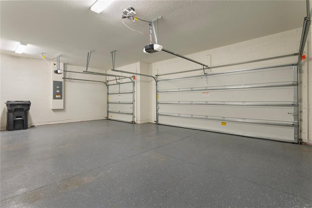 Activo con contrato: $325,000 (3 camas, 2 baños, 1941 Pies cuadrados)