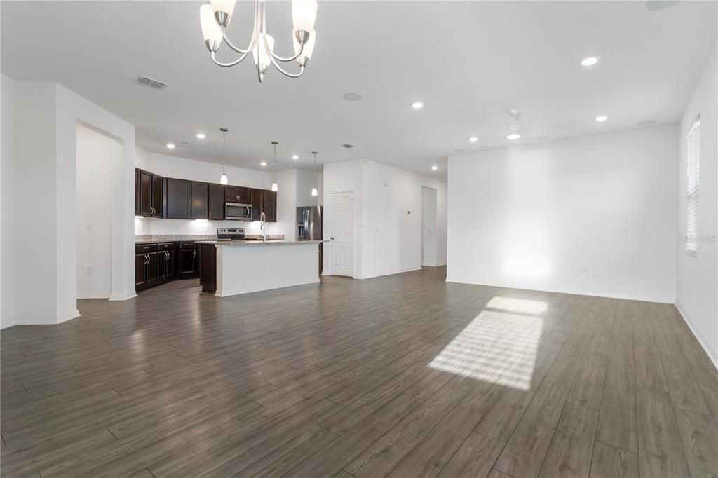 Activo con contrato: $325,000 (3 camas, 2 baños, 1941 Pies cuadrados)