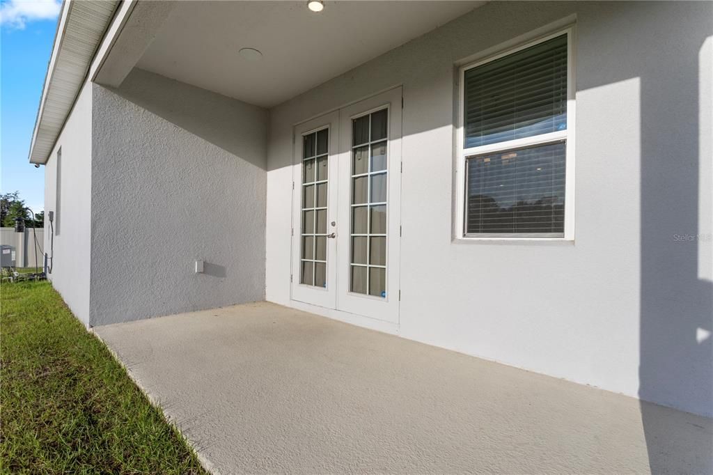 Activo con contrato: $325,000 (3 camas, 2 baños, 1941 Pies cuadrados)