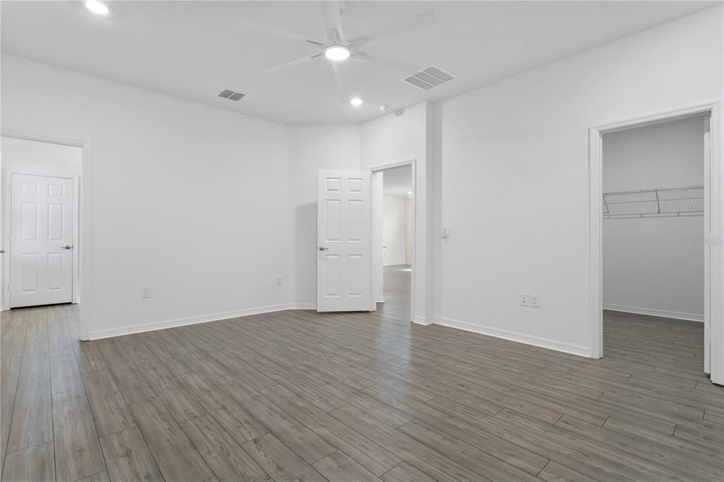 Activo con contrato: $325,000 (3 camas, 2 baños, 1941 Pies cuadrados)