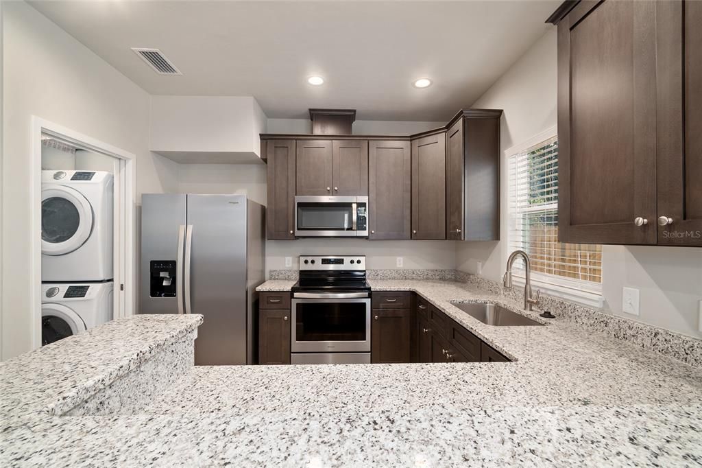 出租: $3,180 (4 贝兹, 4 浴室, 3256 平方英尺)