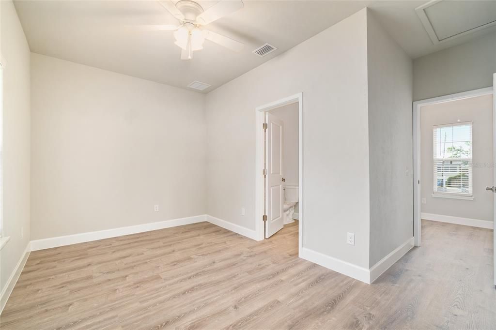 出租: $3,180 (4 贝兹, 4 浴室, 3256 平方英尺)