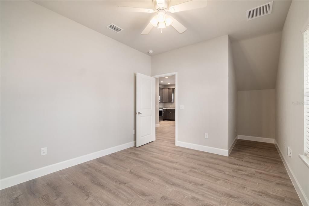 出租: $3,180 (4 贝兹, 4 浴室, 3256 平方英尺)