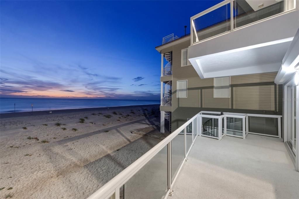 En Venta: $3,749,000 (3 camas, 3 baños, 2158 Pies cuadrados)