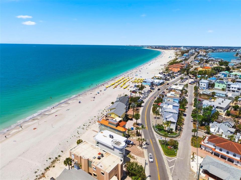 En Venta: $3,749,000 (3 camas, 3 baños, 2158 Pies cuadrados)