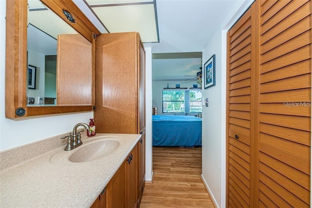 Active With Contract: $1,595 (1 beds, 1 baths, 875 Square Feet)