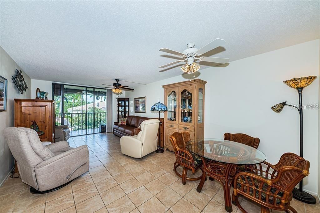Active With Contract: $1,595 (1 beds, 1 baths, 875 Square Feet)