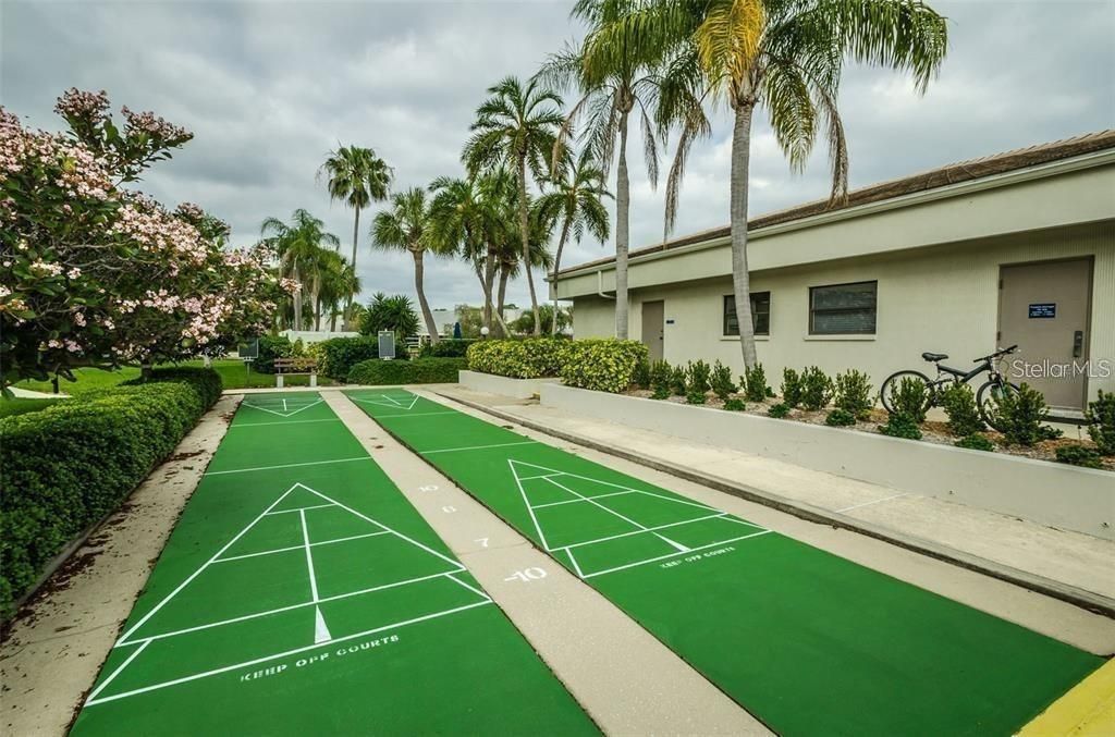 Active With Contract: $1,595 (1 beds, 1 baths, 875 Square Feet)