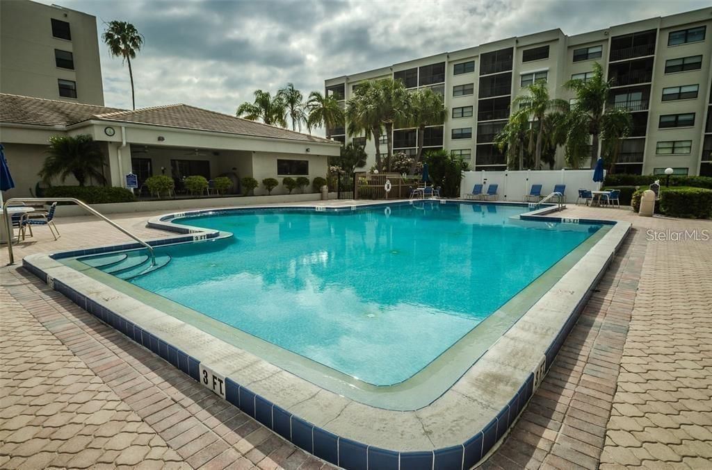 Active With Contract: $1,595 (1 beds, 1 baths, 875 Square Feet)