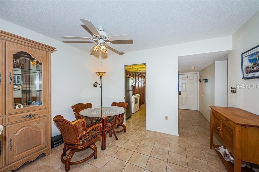 Active With Contract: $1,595 (1 beds, 1 baths, 875 Square Feet)